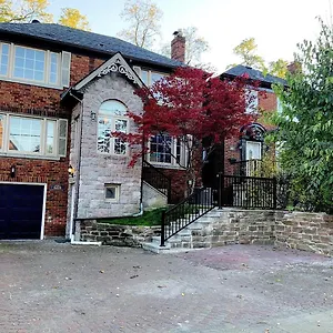  Guest house Leaside Garden Canada